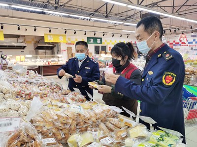 海阳市市场监管局开展食品监督抽检与市场调查，保障公众食品安全